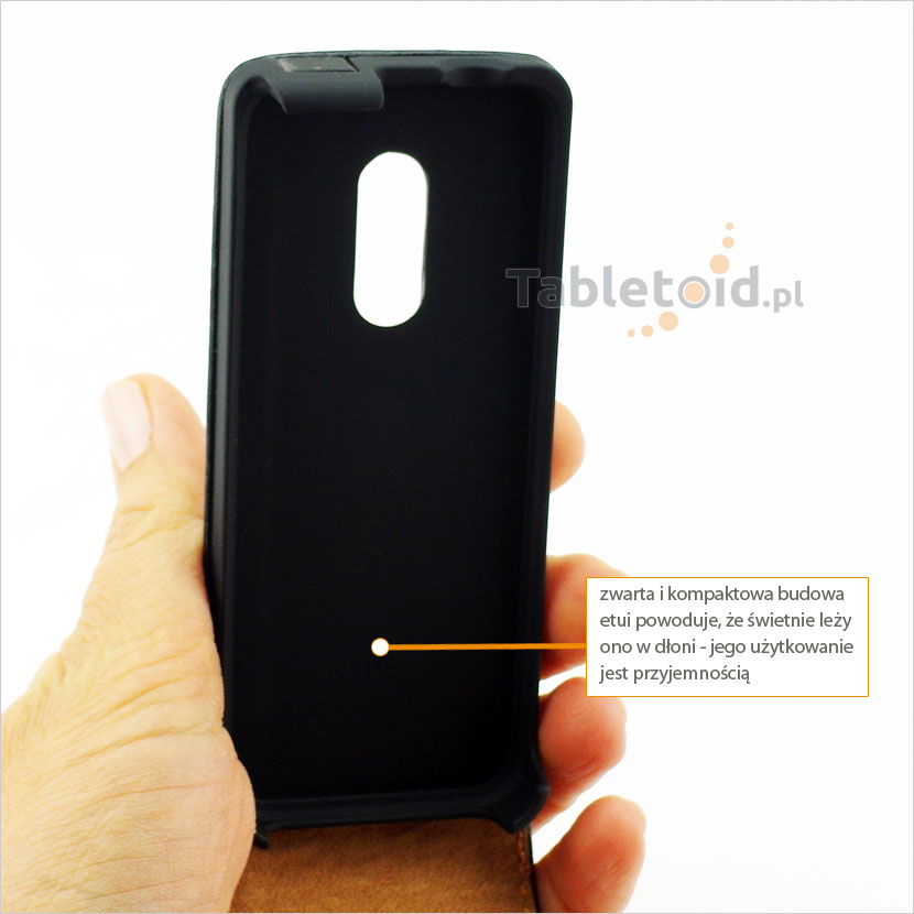 Etui stabilnie i pewne trzymane w dłoni