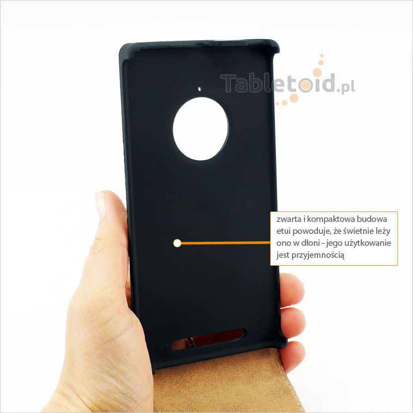 Pokrowiec poręcznie i wygodnie trzyma się w dłoni