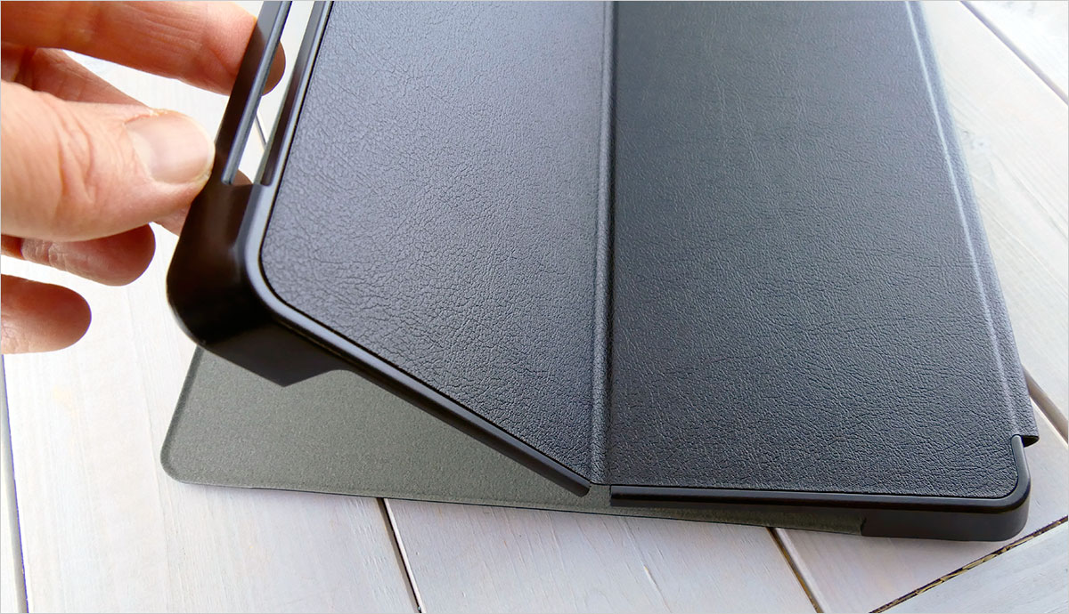 pokrowiec dedykowany na tablet Microsoft Surface Pro 8