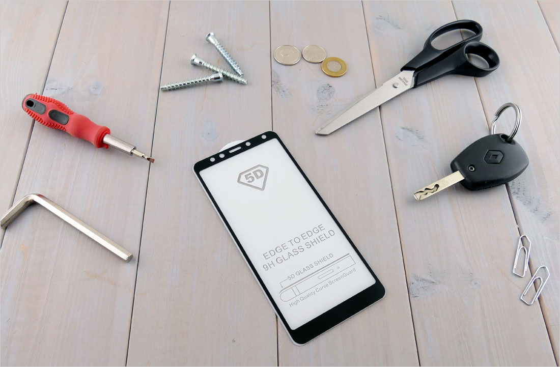 kolorowe szybki zabezpieczające na telefony