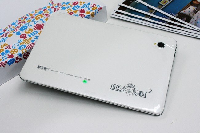chińskie znaki na obudowie tabletu